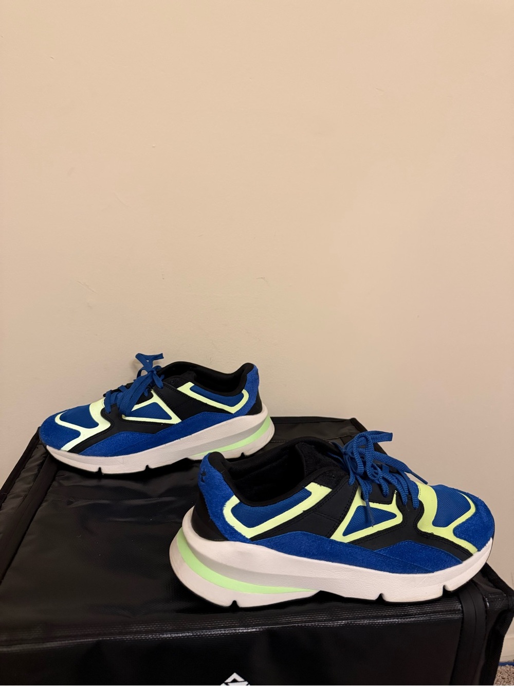 Under Armour Forge 96 'Tech Blue Morph Green Size 11